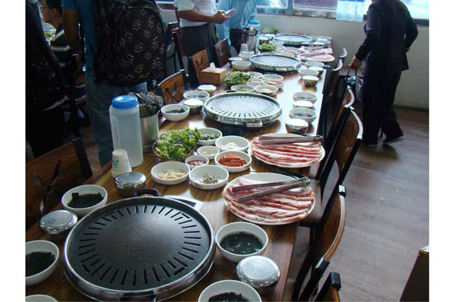 Bị cho là không nết na, sự thật đằng sau văn hóa ăn uống của người Hàn Quốc khiến nhiều người bất ngờ - Ảnh 3.